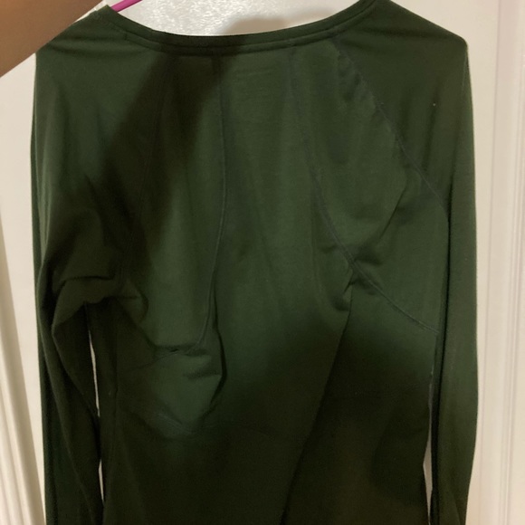 Tek Gear active long sleeved shirt in green, size large - Picture 3 of 4